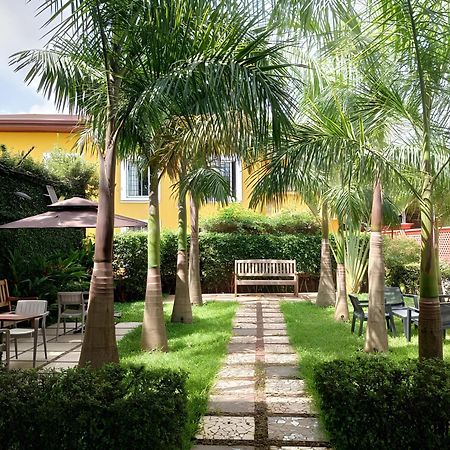 Riad Prince Louis Яунде Экстерьер фото